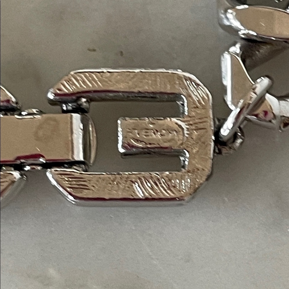 GIVENCHY G-Chain Silver Bracelet - Picture 9 of 17